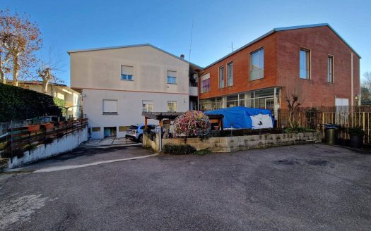 Ampio Quattro Locali PiÙ Servizi Con Laboratorio Di Mq 115, Terrazzo, Area Esterna Di ProprietÀ E Box Auto (CO-PDG)