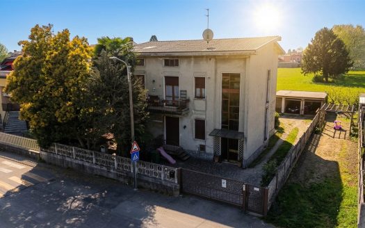 Bifamiliare Immersa Nel Verde Con Ampi Spazi Personalizzabili, Area Esterna Di Proprietà E 2 Box Auto (LE-PTO)
