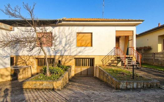 Centro – Villa Bifamiliare Composta Da Due Unità Immobiliari (CL-CLA)