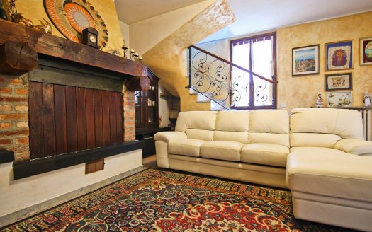 Centro – Porzione Di Casa Con Box Auto E Accessori (MI-GRS)
