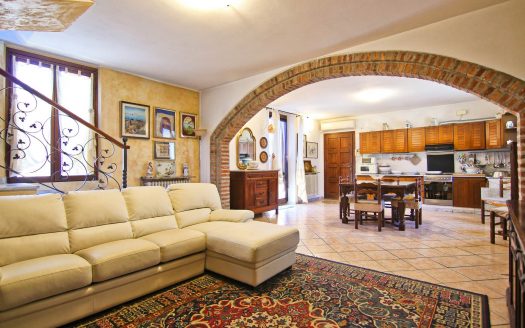 Centro – Porzione Di Casa Con Box Auto E Accessori (MI-GRS)