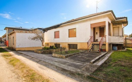 Centro – Villa Bifamiliare Composta Da Due Unità Immobiliari (CL-CLA)