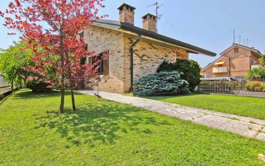 Via Del Galletto – Villa Singola Su Unico Livello Con Giardino Privato, Mansarda, Taverna E Doppio Box Auto (CO-BZ)