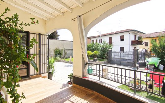 Villa Ristrutturata Con Giardino E Box – Lazzate Centro (LA-MV)