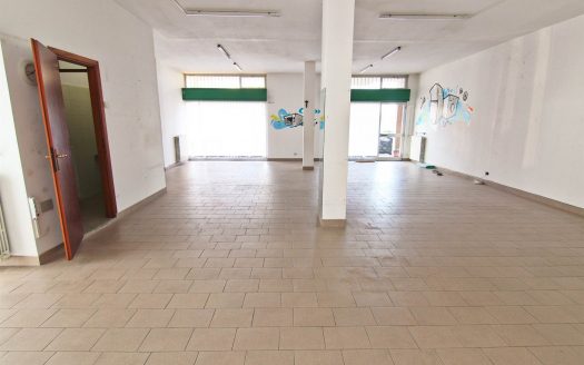 Locale Commerciale In Affitto – Posizione Strategica (CO-DP-AFF-NEG)