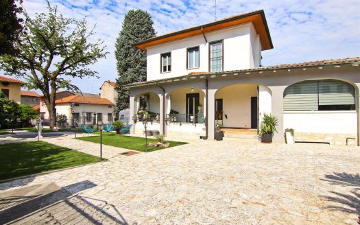 Villa Ristrutturata Con Giardino E Box – Lazzate Centro (LA-MV)