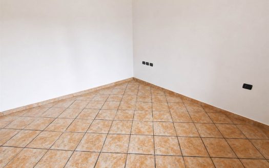 Ampio Trilocale Con Terrazzo, Box E Deposito – Centro Paese (LA-LNI)