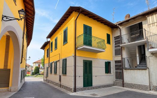 Tre Locali Piu’ Doppi Servizi, Completo Di Arredamento, In Pronta Consegna. (CO-MO-T2)