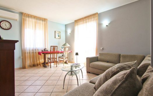 Trilocale All’ultimo Piano Con Balcone, Box E Cantina (CO-PM)